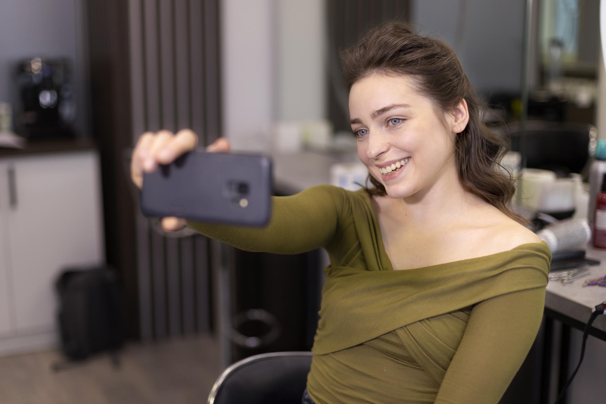 Femme-selfie-phone