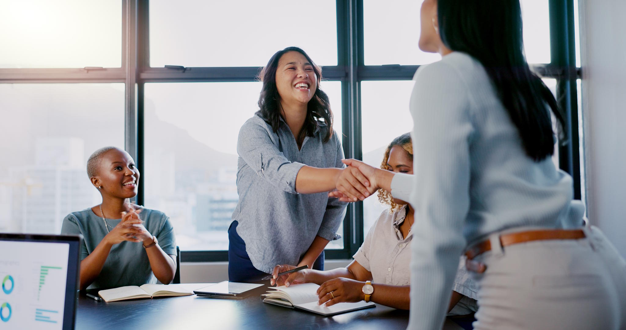 Jeune-femme-accueillie-en-entreprise