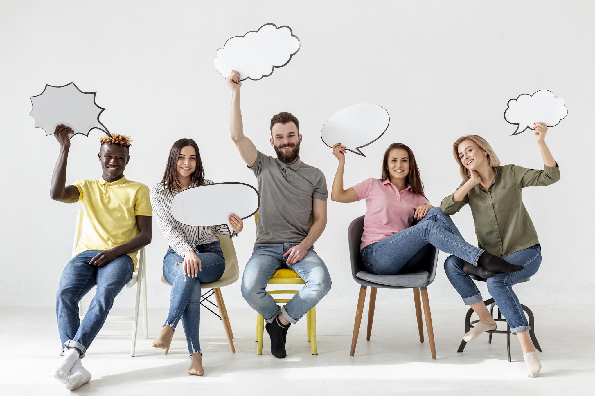 Jeunes-se-posant-des-questions